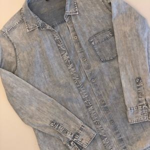 Size Large chambray button up shirt